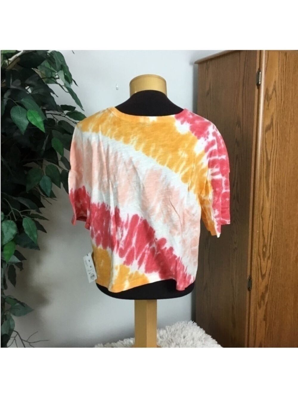 SO cropped short sleeve tee Woman’s Juniors XXL pink orange & red tie dye - Picture 9 of 12